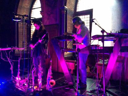 Eela Soley (vocals, looper, flutes), Thomas C. Brueck (synths, drummachines)